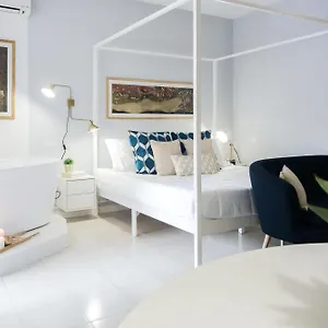 Glamorous Flat With Jacuzzi, King Size Bed And Small Balcony Appartamento